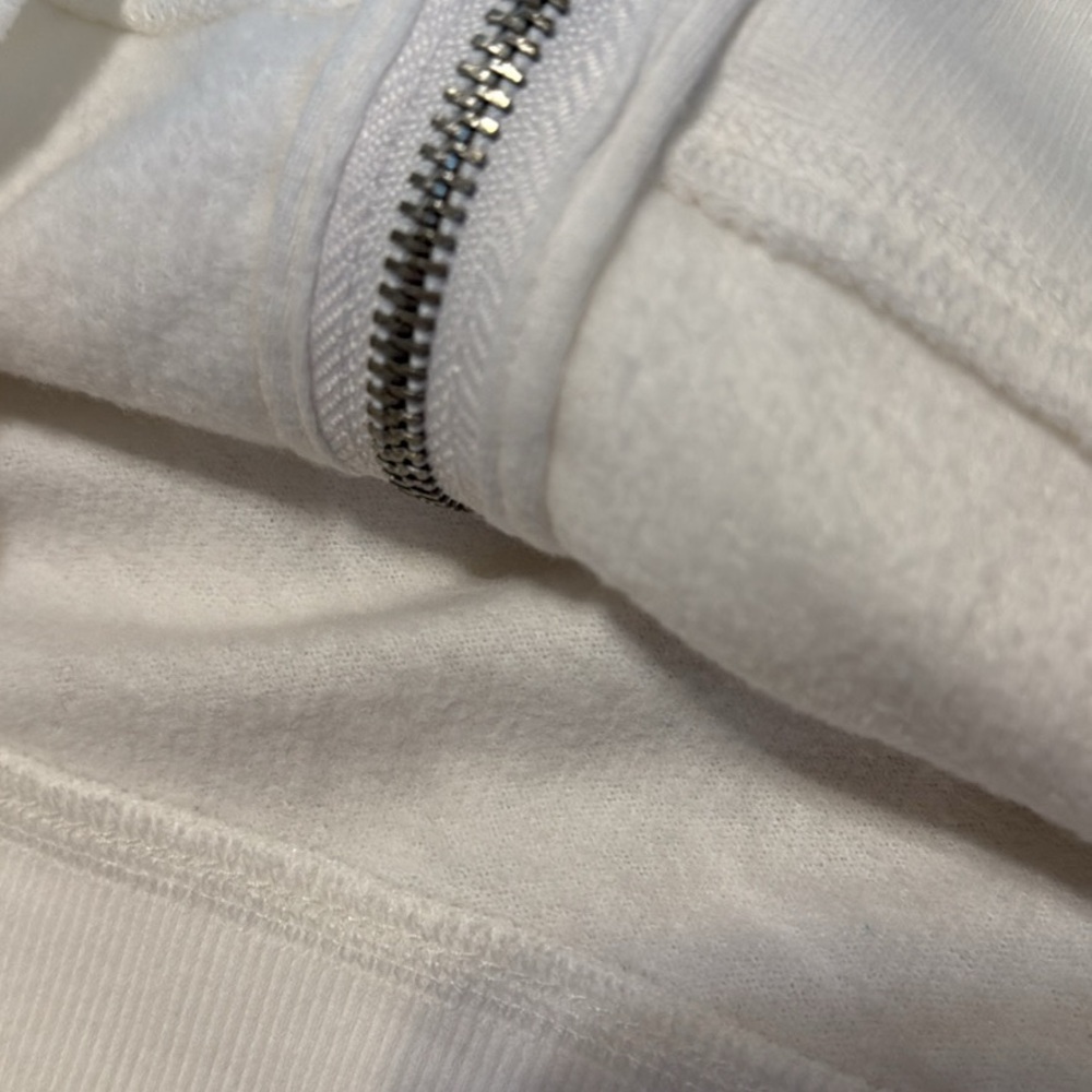 Like new Victoria’s Secret Capri hoodie set white gold small supermodel Hawaii - Picture 7 of 9